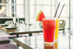 Suco surpresa de manga e tomate com melancia