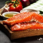 Salmão com tomates