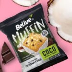 Muffin de coco com gotas de chocolate