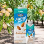 Almond Breeze com amêndoas
