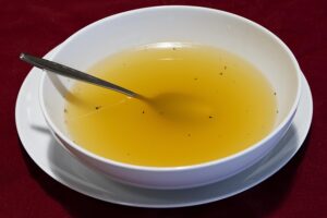 Caldo de galinha para uso diário em suas receitas